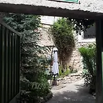 Daire Adhemar, L'escalier Medieval