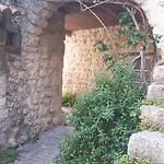 Adhemar, L'escalier Medieval Apartment
